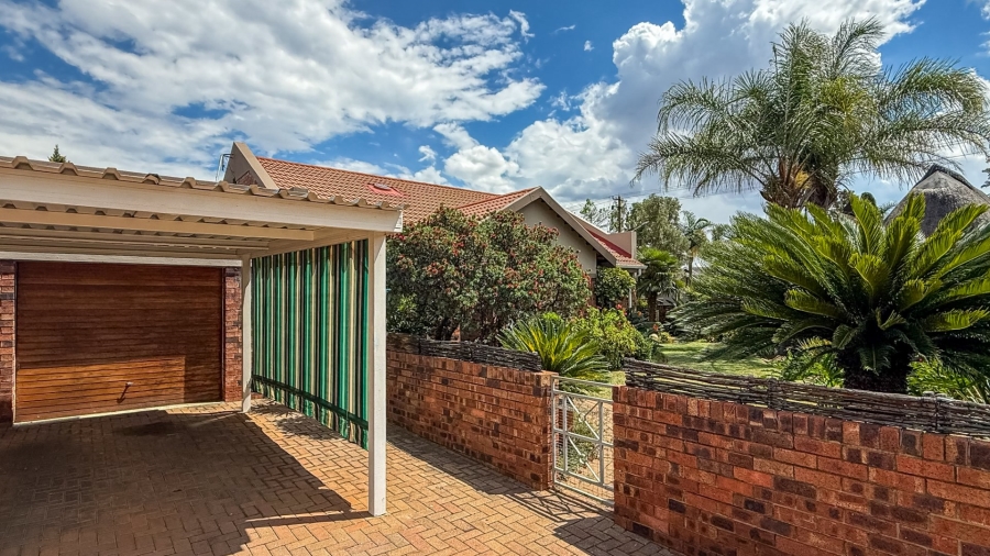 3 Bedroom Property for Sale in Flamwood North West